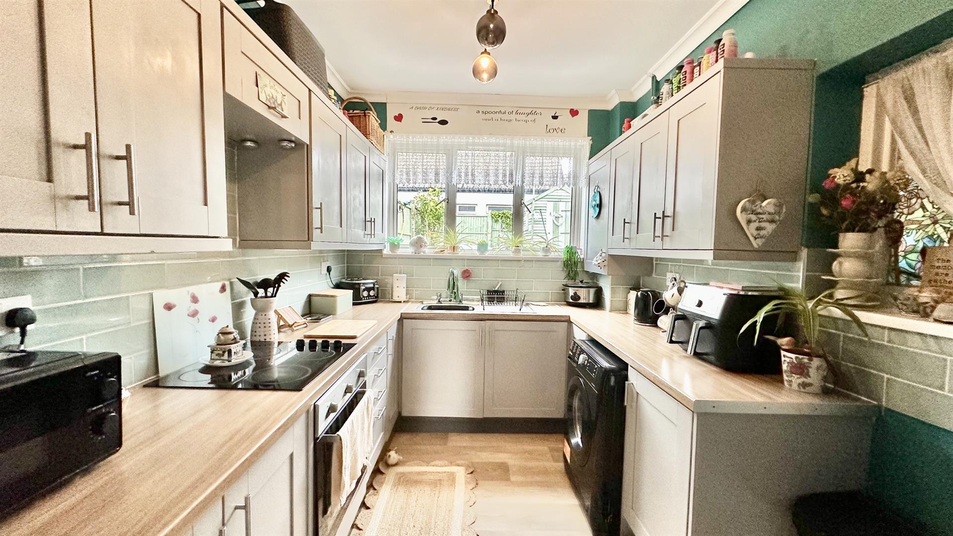 4 bed property in Mount Road, Hastings